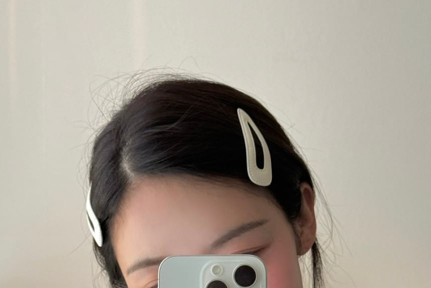 Hair Designs) Set Faux 2: (Various Leather Clip of