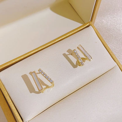 Alloy Rhinestone Earring Shell Stud