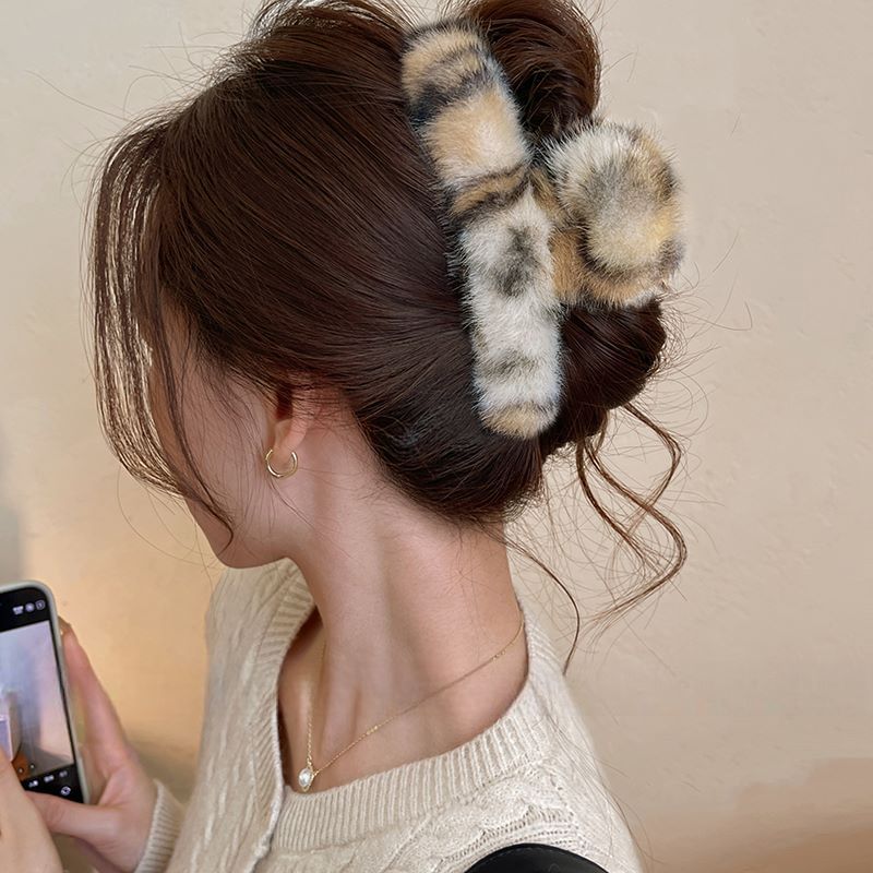 Patterned Hair Faux Fur Leopard Claw