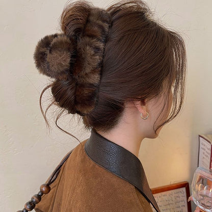 Patterned Hair Faux Fur Leopard Claw