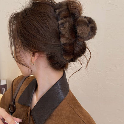 Patterned Hair Faux Fur Leopard Claw