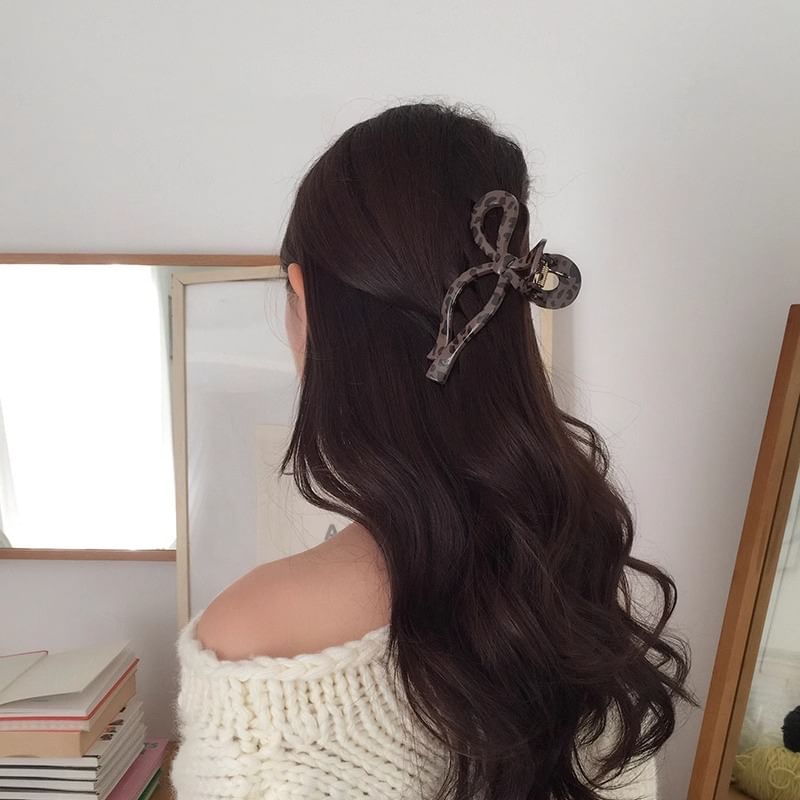 Leopard Acrylic Print Claw Hair