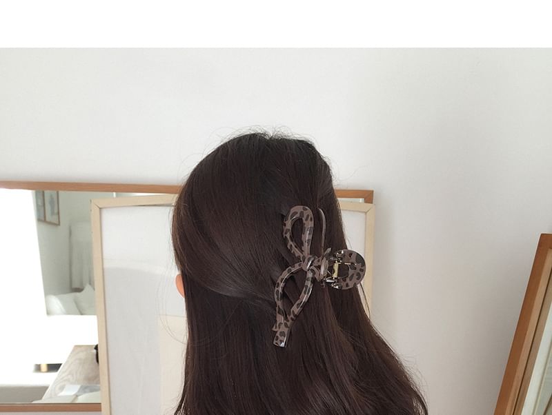 Leopard Acrylic Print Claw Hair