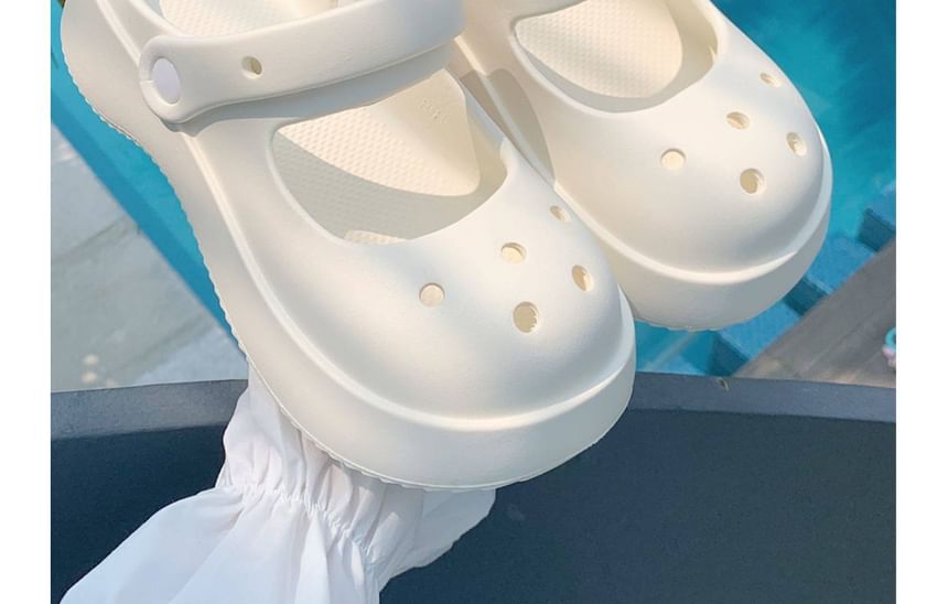 Perforated Platform Plain Sandals
