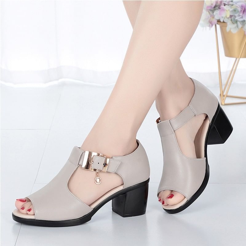 Chunky Heel Buckled Sandals