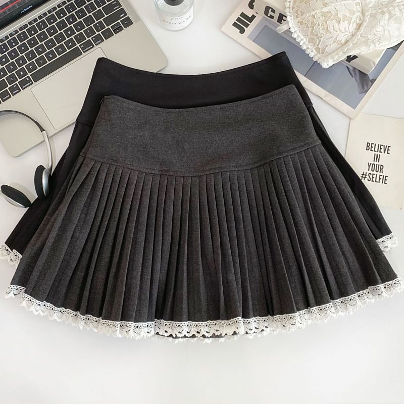 Contrast Lace Trim Pleated Mini Skirt - High Waist