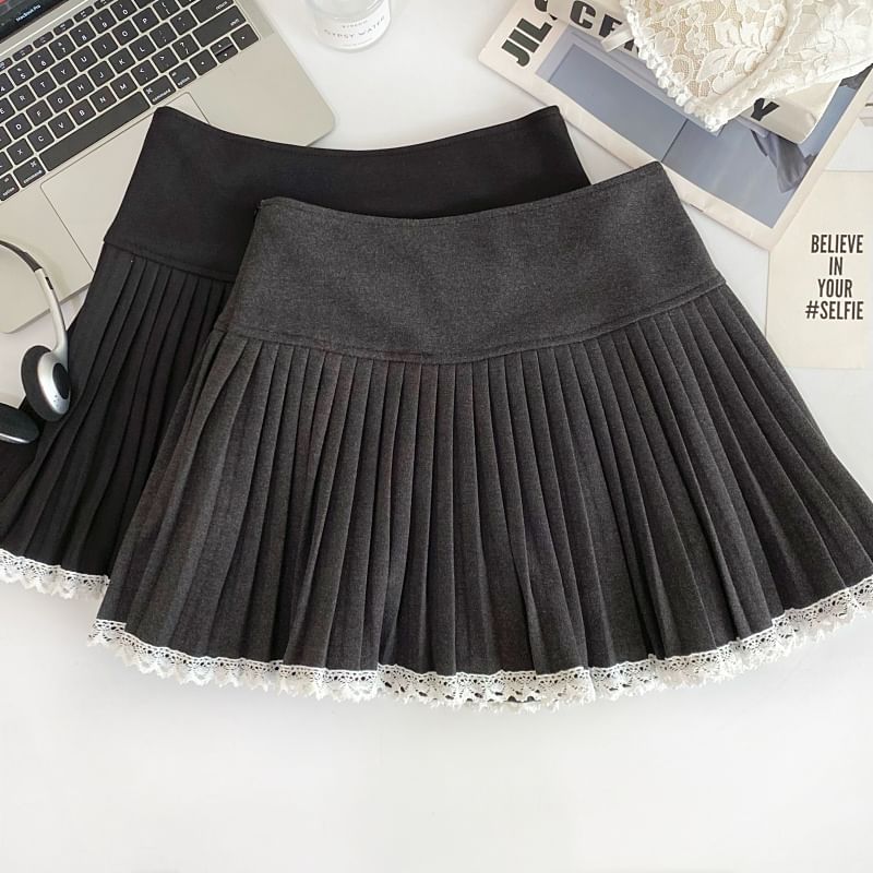 Contrast Lace Trim Pleated Mini Skirt - High Waist