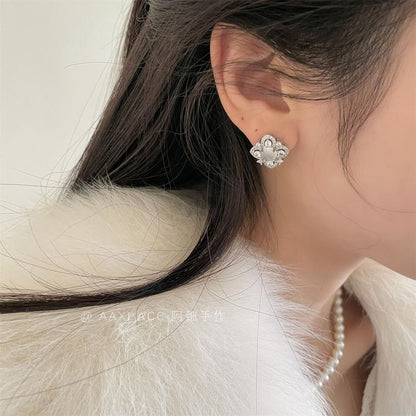 Rhinestone Earring Leaf Stud