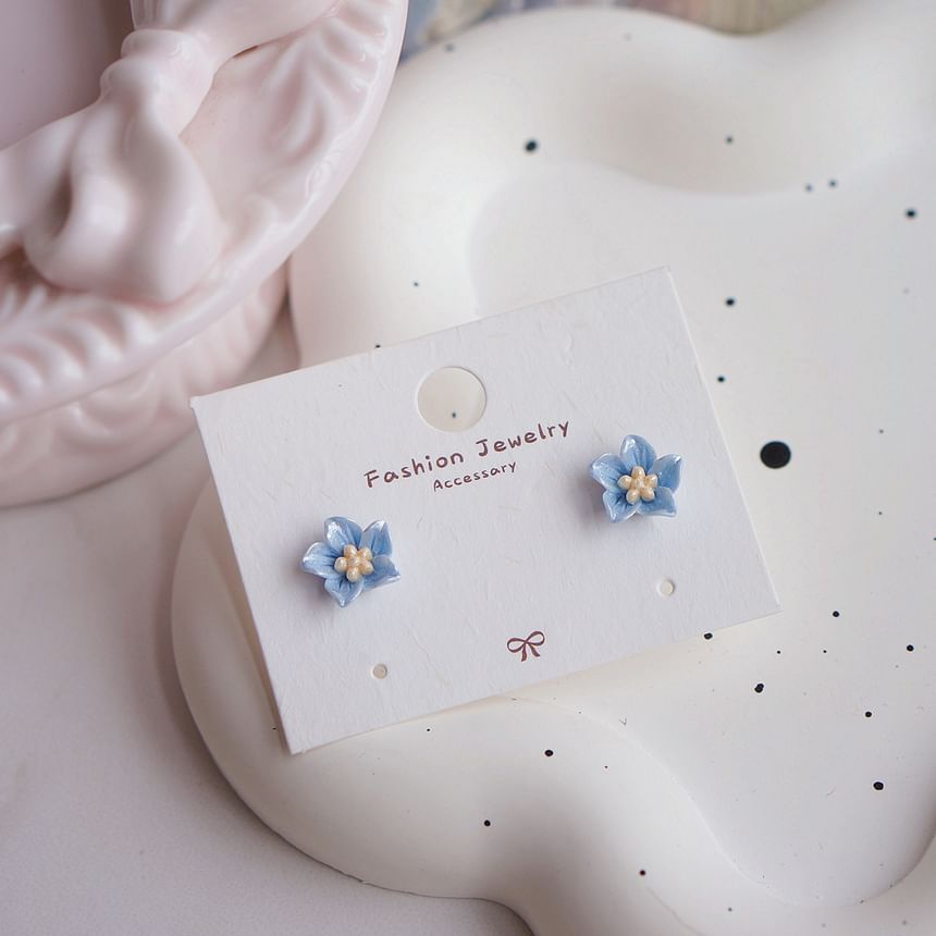 / Flower Clip Stud Earring On