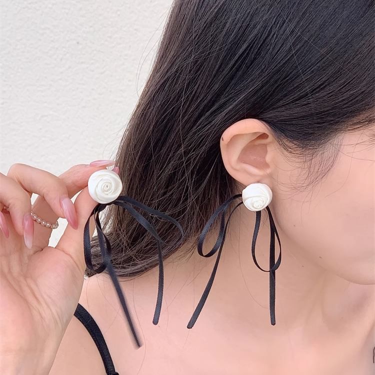 Ribbon Flower Stud Earring