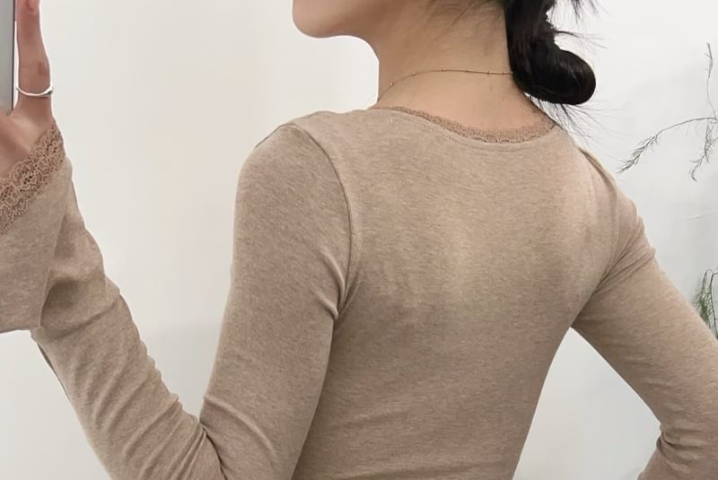 Ruched Scoop Neck Lace Trim Slim Fit Crop Tee
