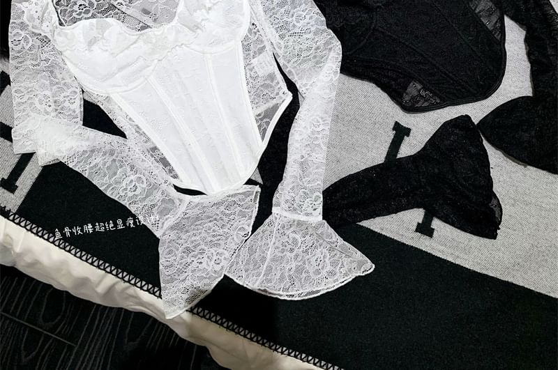 Sweetheart-Neckline Fishbone Crop Lace Top