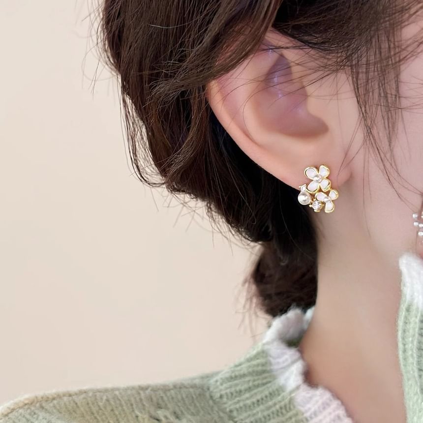 Faux Floral Ear Cuff / Alloy Earring Pearl Stud