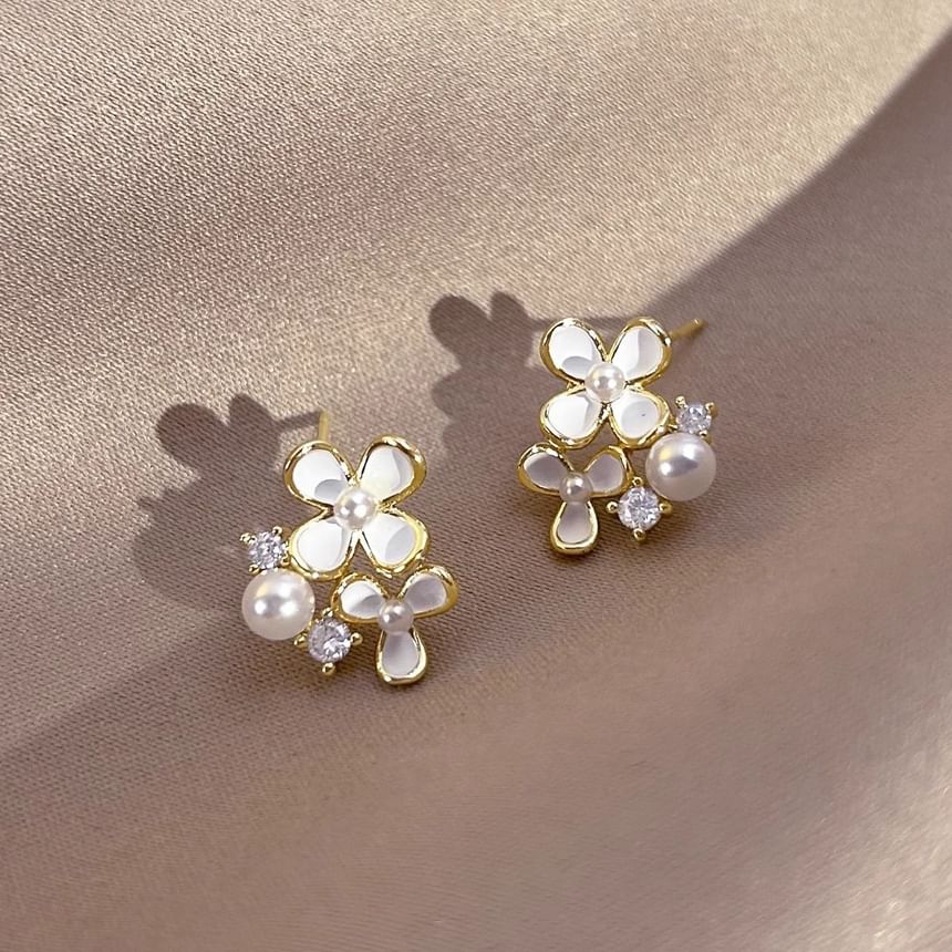 Faux Floral Ear Cuff / Alloy Earring Pearl Stud