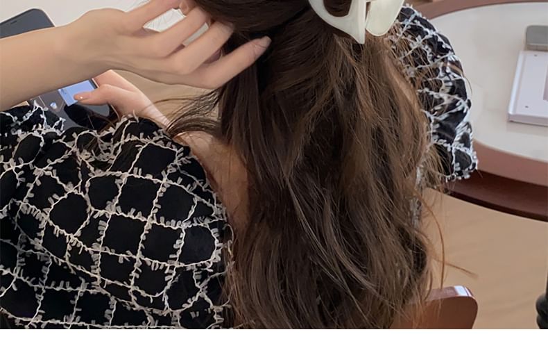 Claw Pearl Hair Acrylic Faux