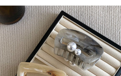 Claw Pearl Hair Acrylic Faux