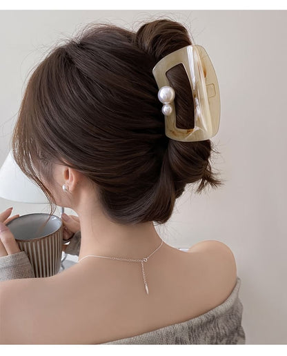 Claw Pearl Hair Acrylic Faux