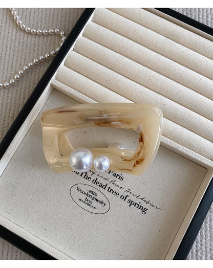 Claw Pearl Hair Acrylic Faux