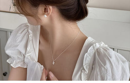 Acrylic Faux Claw Hair Flower Pearl