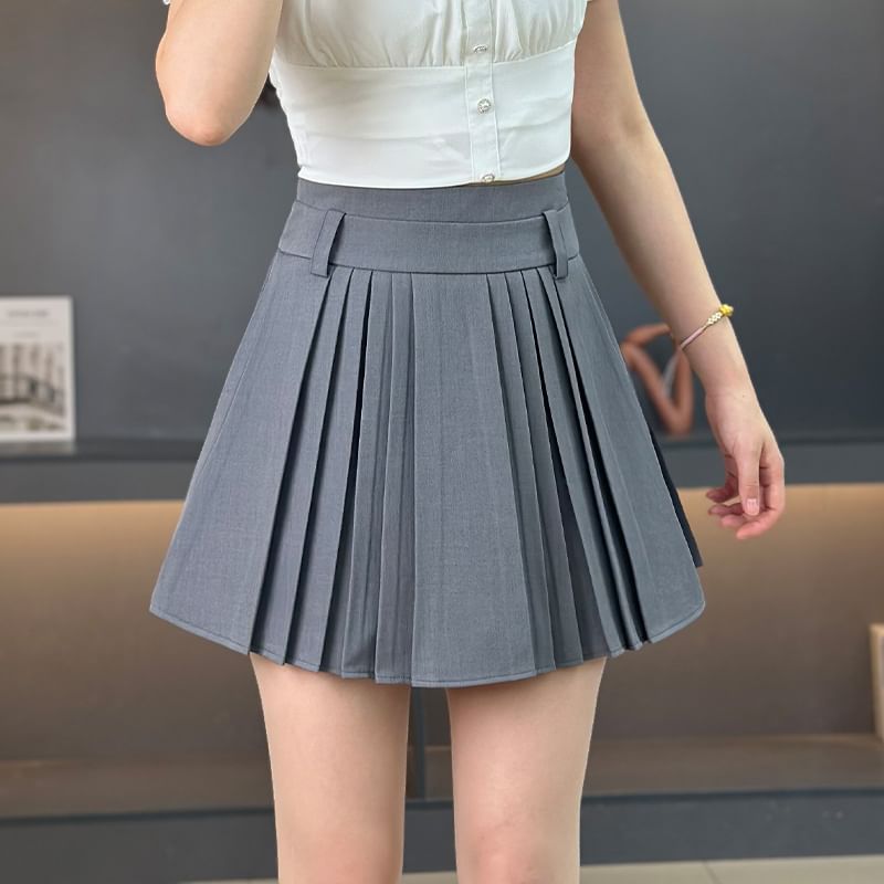Elevated Pleated Micro Skirt with Smooth Fabric
