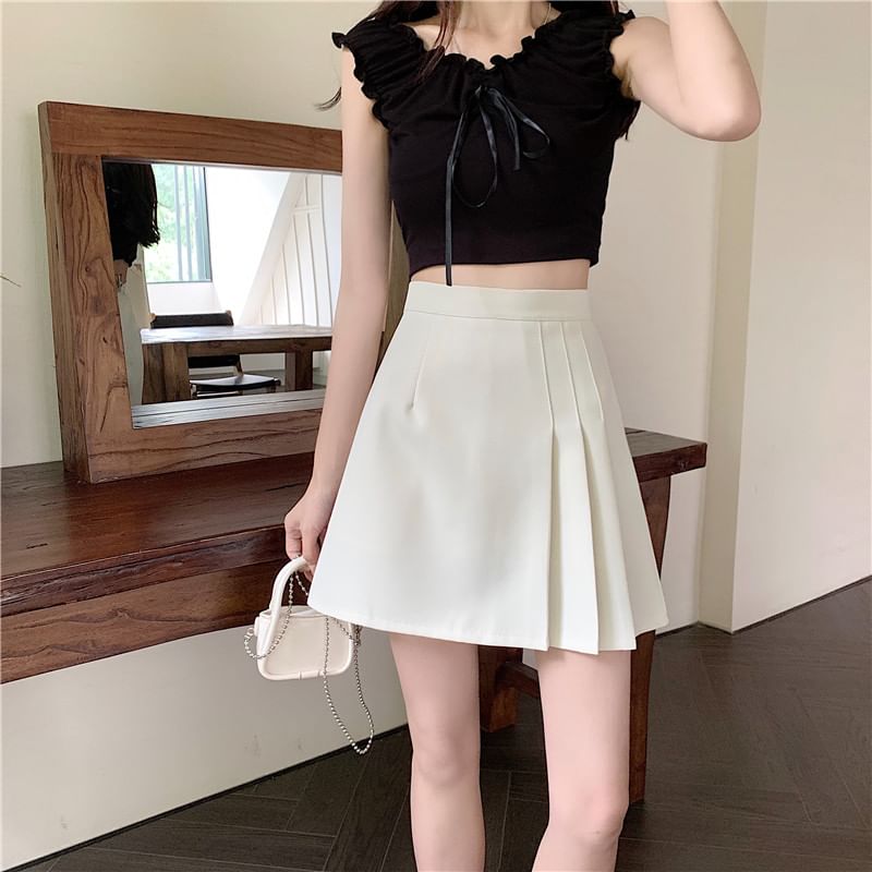 Pleated Asymmetrical Mini Skirt with Solid Fabric