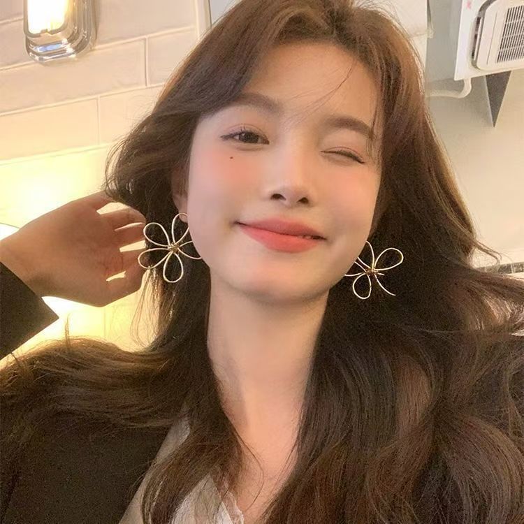 Floral Stud Alloy Earring Wirework