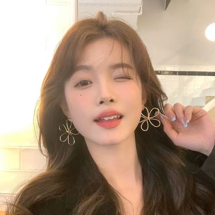 Floral Stud Alloy Earring Wirework