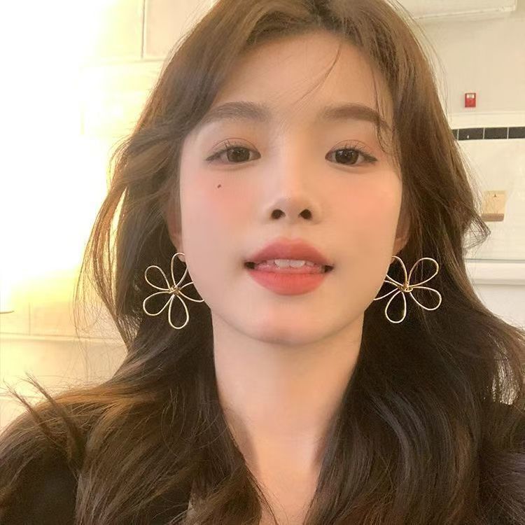 Floral Stud Alloy Earring Wirework