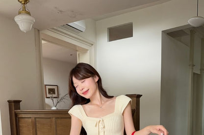 Cap-Sleeve Square Neck Lace-Up Plain Crop Top / High Rise Frill Trim Tiered Mesh Maxi A-Line Skirt