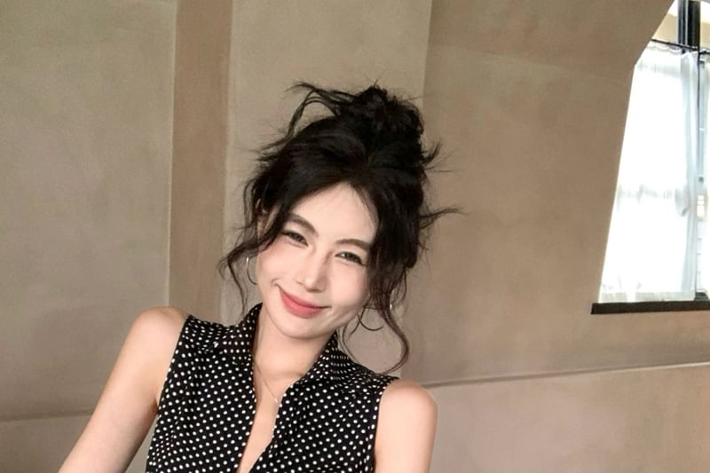 Sleeveless Dotted Tie Front Crop Top & Lace Skort Set