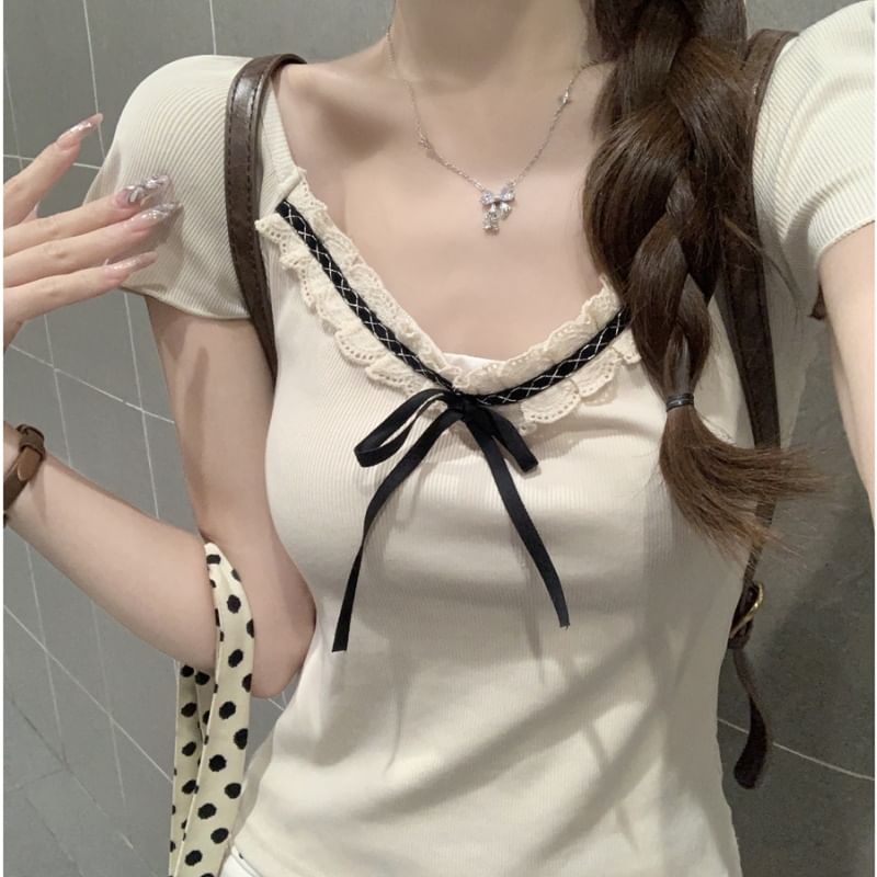 Short-Sleeve V-Neck Plain Lace Trim Tee