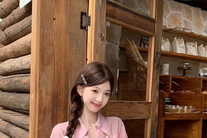 Brief-Sleeve V-Neck Minimalist Shirt / High-Rise Layered Mini Flared Skirt