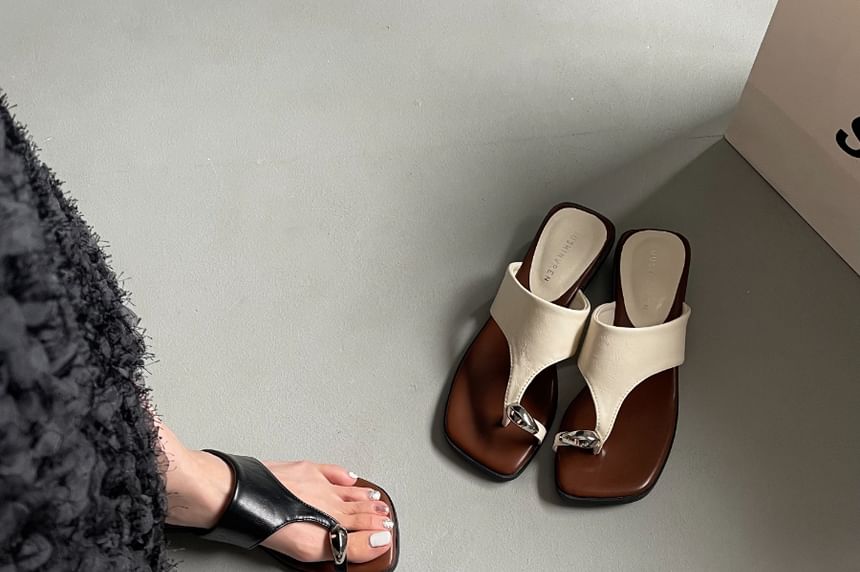 Square Toe Loop Toe Slide Sandals