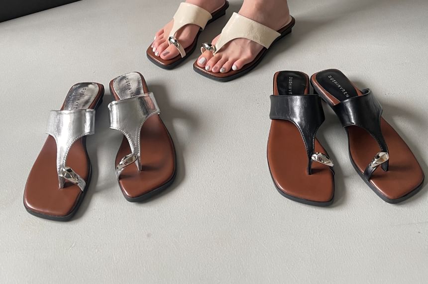 Square Toe Loop Toe Slide Sandals
