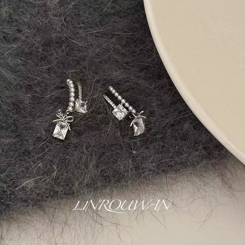 Rhinestone Alloy Drop Earring