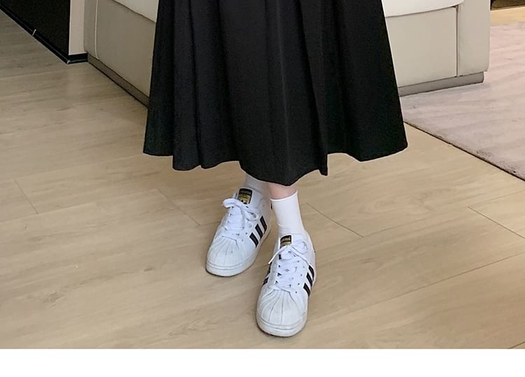 Pleated Midi Flared Skirt with High Rise and Plain Design