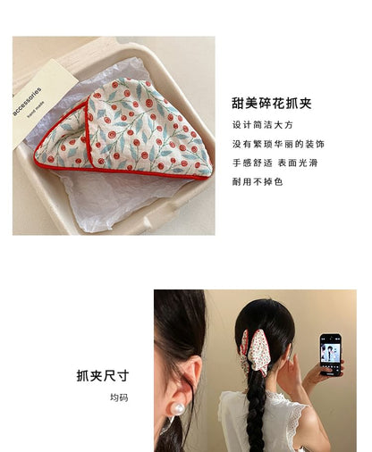 Floral Claw Fabric Hair Print