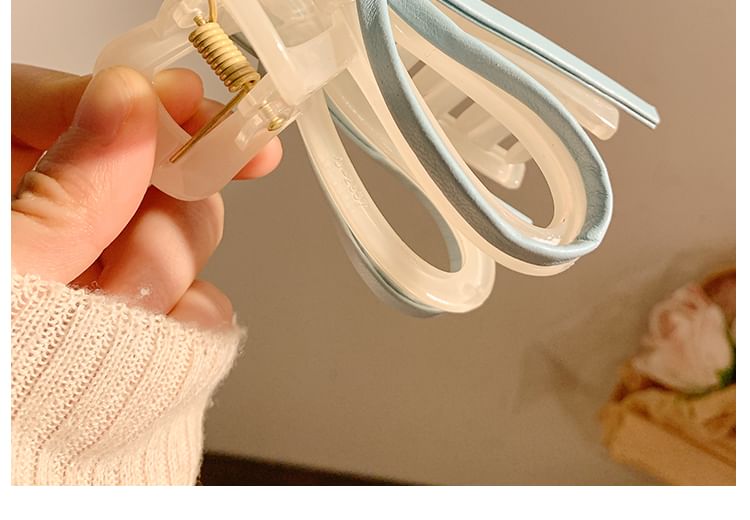 Faux Bow Leather Claw Hair