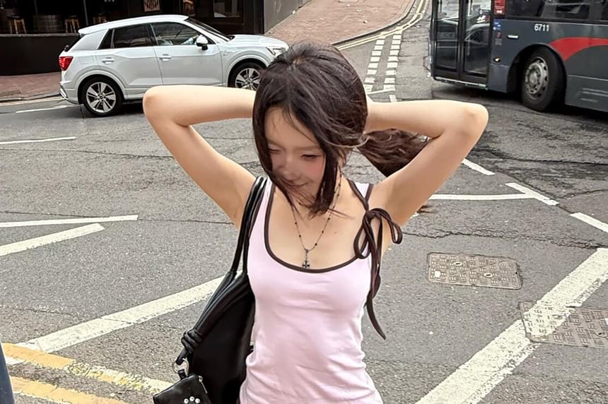 Sleeveless Scoop-Neck Contrast-Trimmed Tank Top
