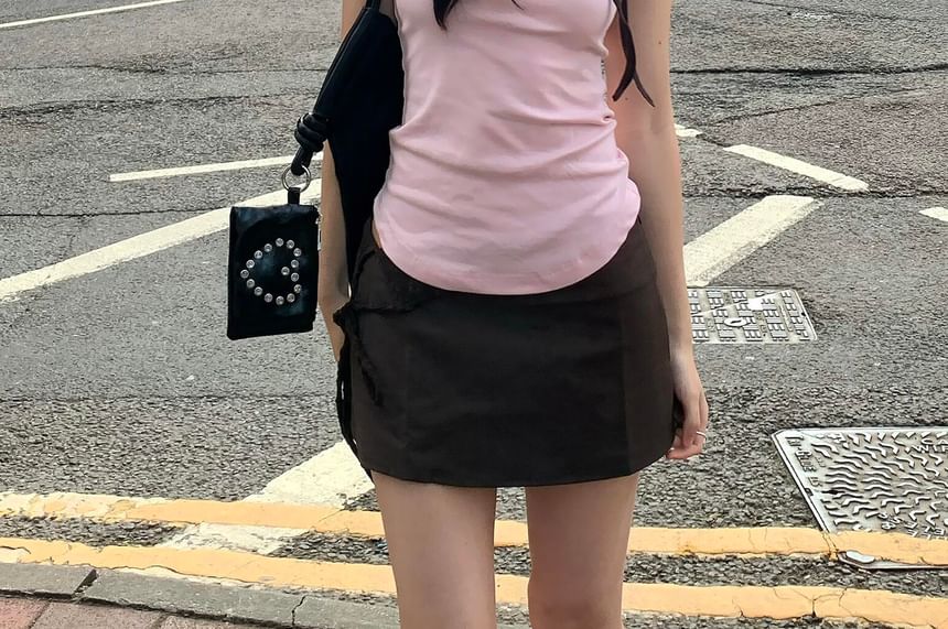 Sleeveless Scoop-Neck Contrast-Trimmed Tank Top