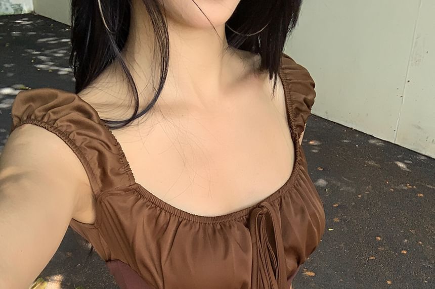 Short-Sleeved Square-Neck Plain Tie-Front Cropped Top