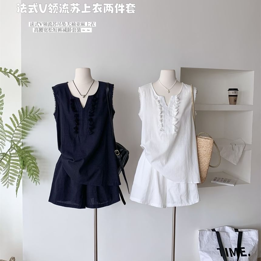 Sleeveless Notch-Neck Plain Lace-Trimmed Tassel Blouse & Mid-Rise Shorts Set