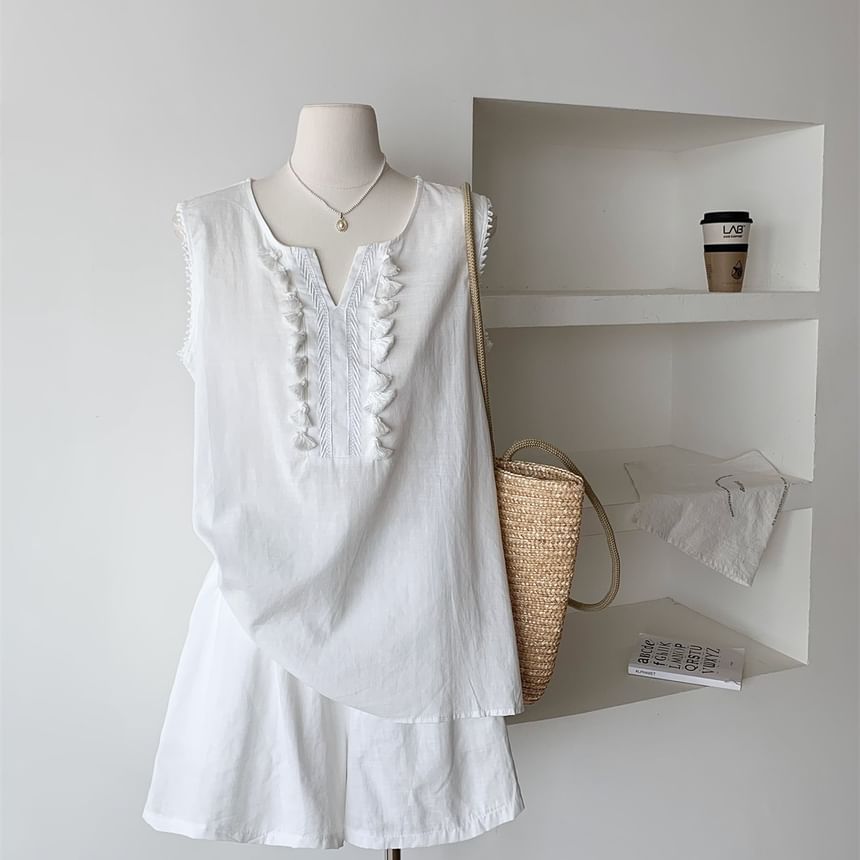 Sleeveless Notch-Neck Plain Lace-Trimmed Tassel Blouse & Mid-Rise Shorts Set