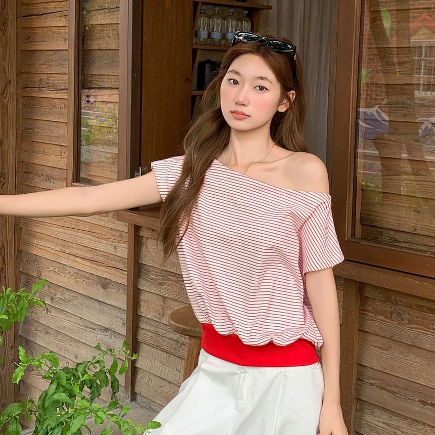 Striped Off-Shoulder Short-Sleeved Cropped Tee