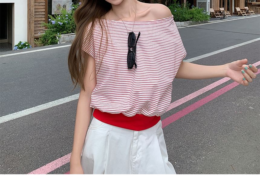 Striped Off-Shoulder Short-Sleeved Cropped Tee