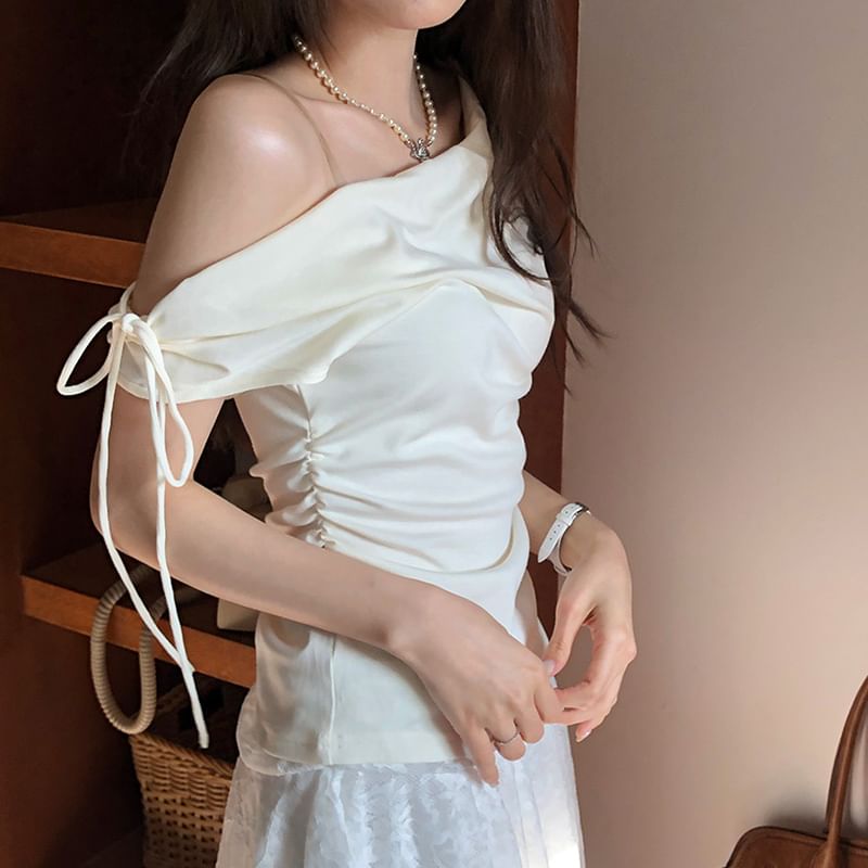 Cap-Sleeved Off-Shoulder Plain Slim-Fit T-Shirt