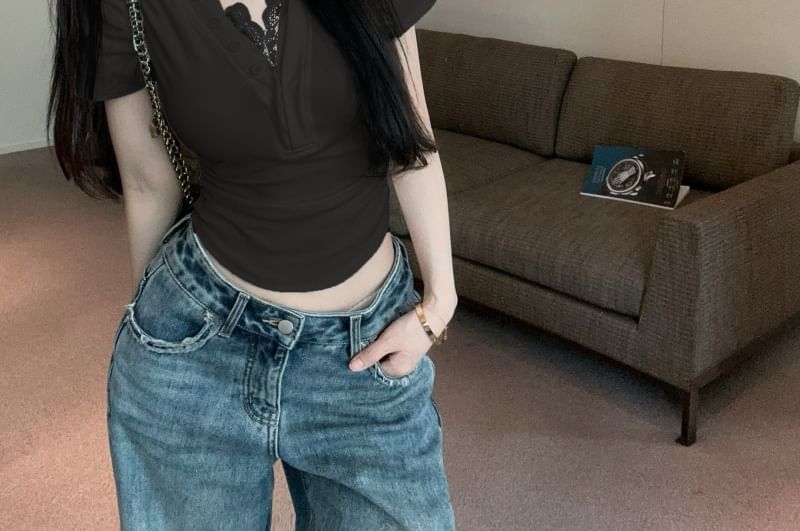 Short-Sleeved V-Neck Plain Lace-Trimmed Cropped Tee