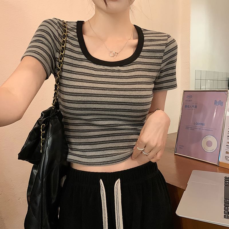 Striped Scoop-Neck Short-Sleeved Cropped Tee