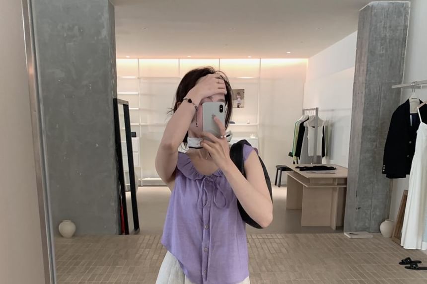 Sleeveless Scoop-Neck Plain Ruffled Button-Up Blouse