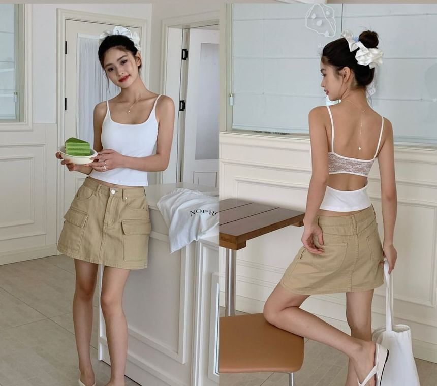 Lace-Paneled Open-Back Padded Slim Cropped Cami Blouse